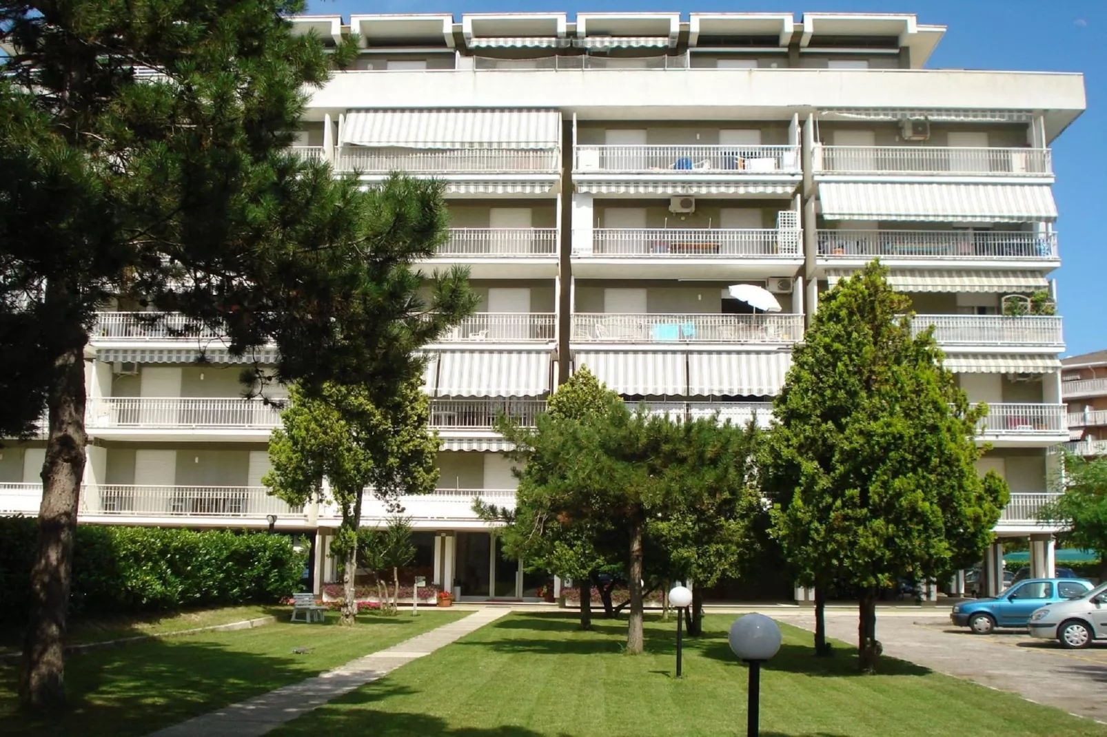 Garden 26-Exterior summer