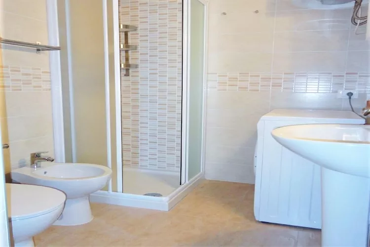 Garden 26-Bathroom