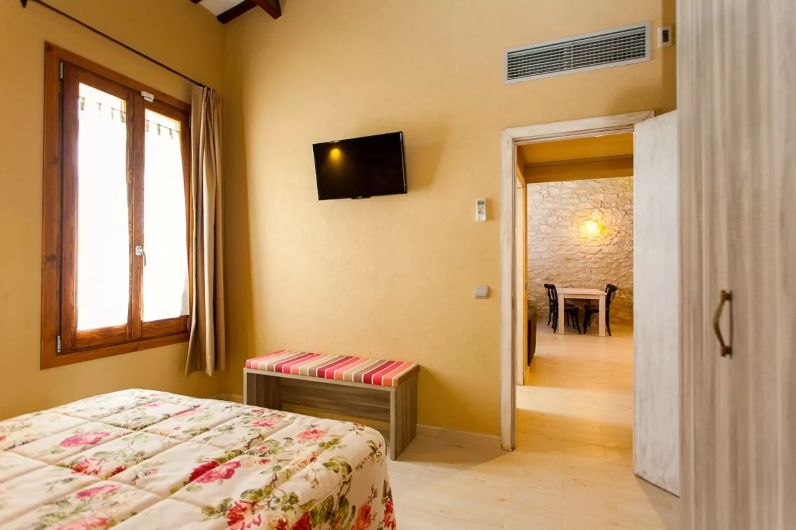 PETIT PALS 201 - PORT LLIGAT-Schlafzimmer