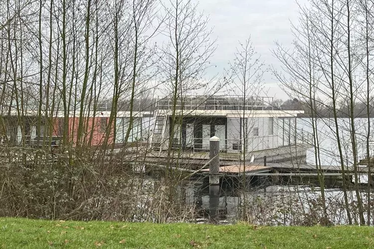 Floating 44 / Boot 4 / 4 Personen-Exterior summer