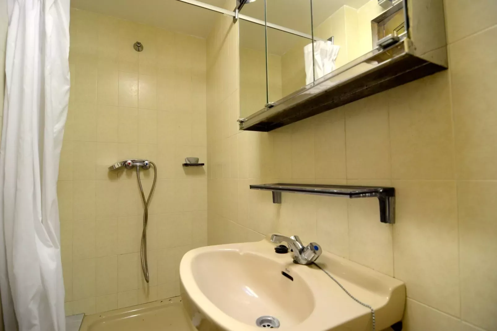 VALL GRAN 16-Bathroom