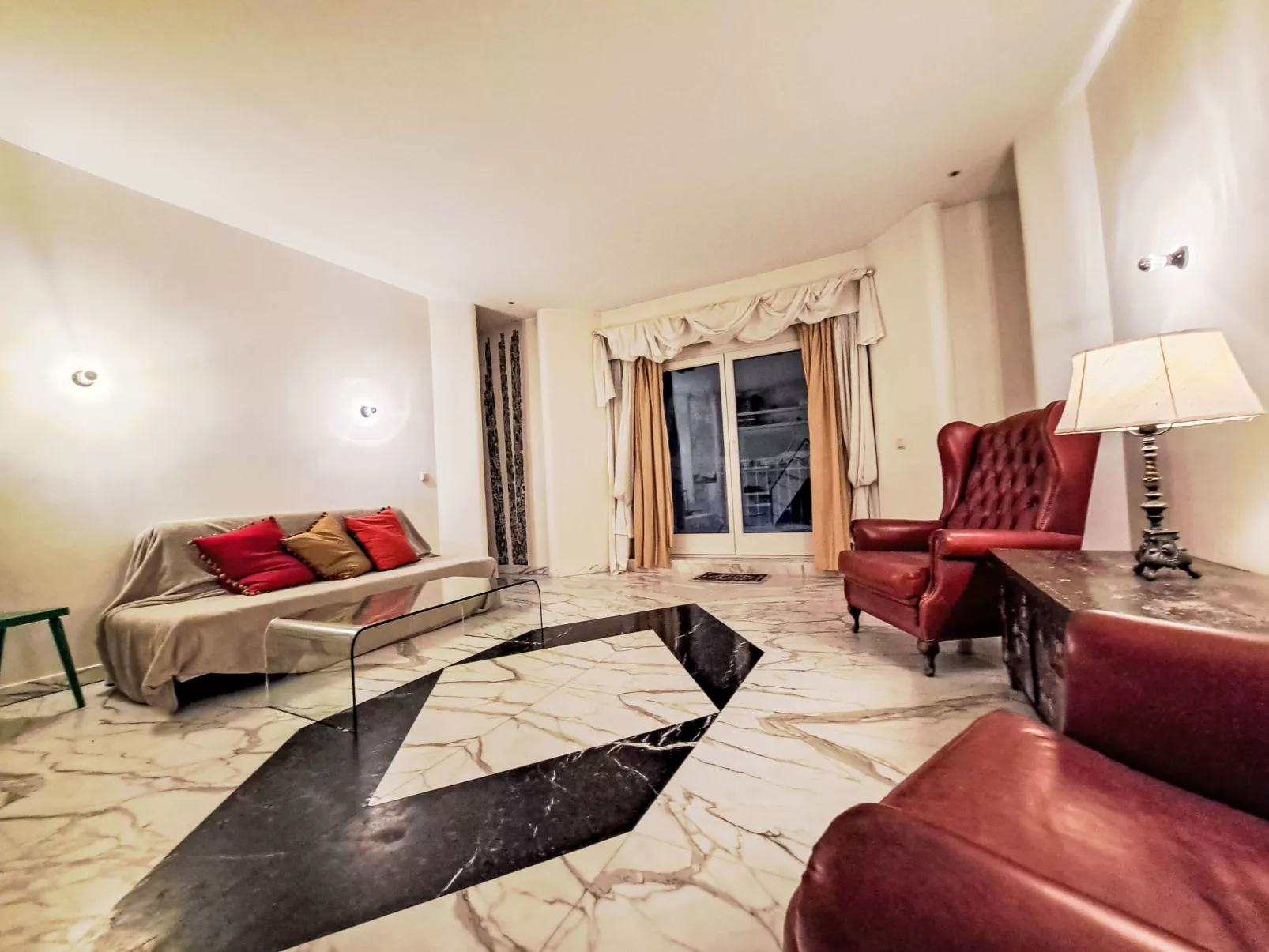 Villa Hiss-Inside