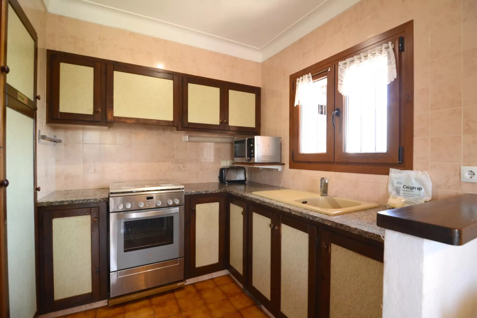 VALL GRAN 03-Kitchen