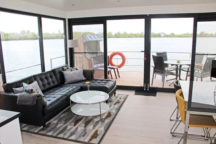 Floating 44 / Boot 5 / 2 Personen-Living room