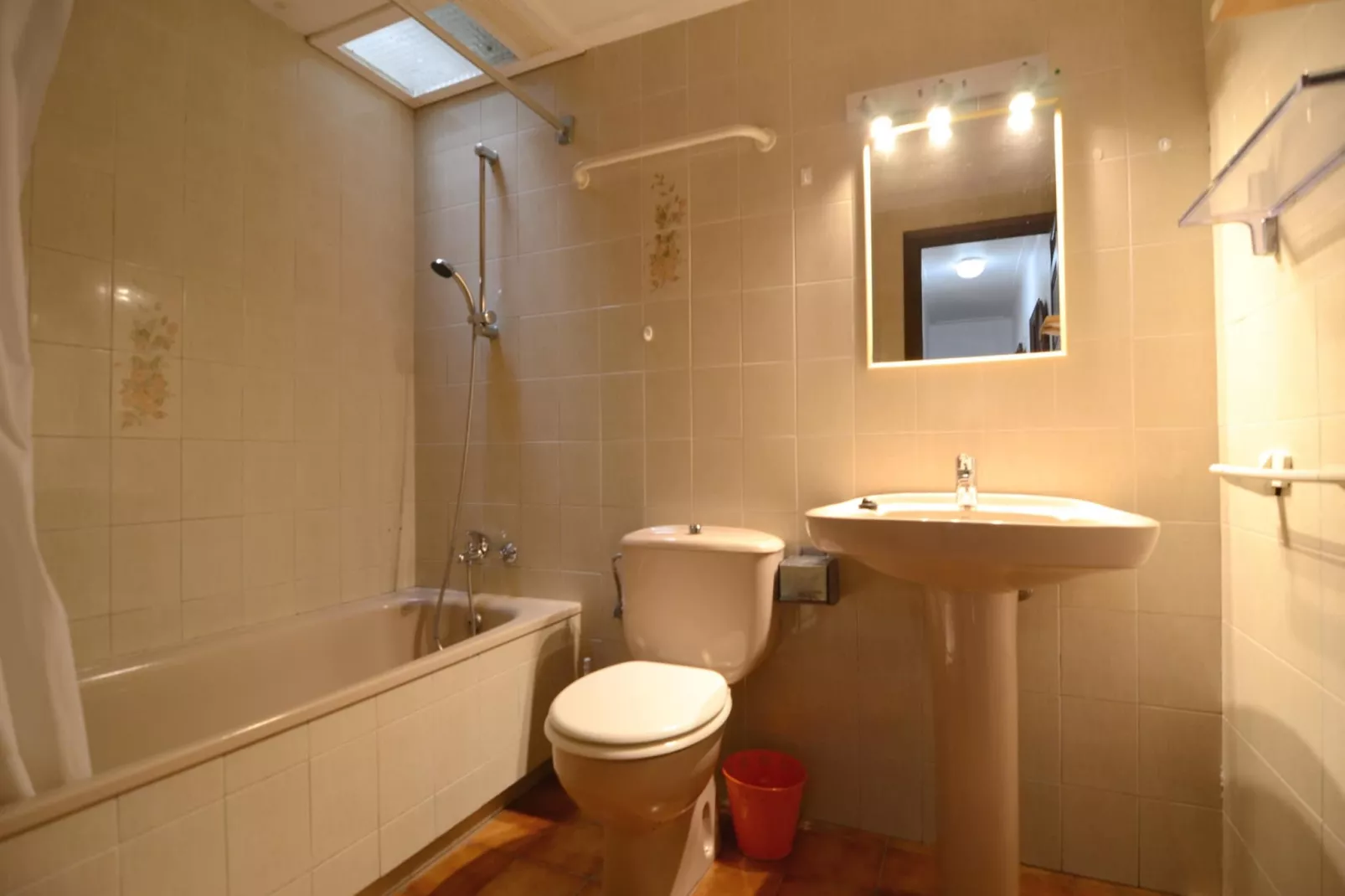 VALL GRAN 03-Bathroom