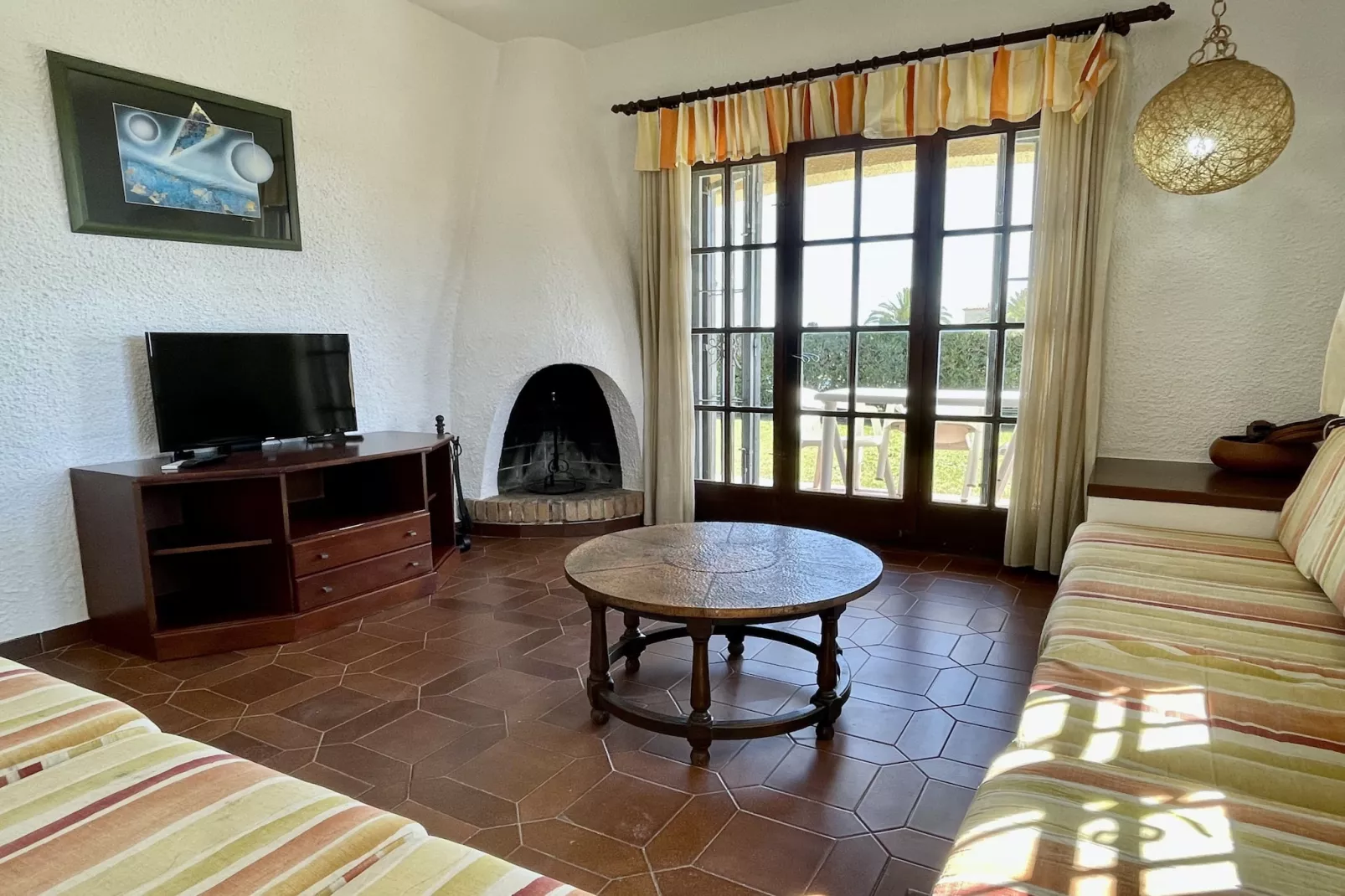 BELL RACO B 25-Living room