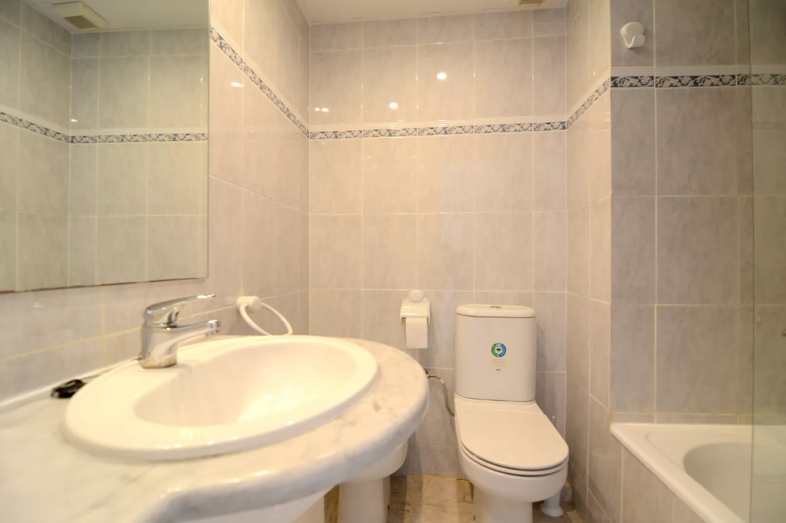 ROCAMAURA II  5-8-Badezimmer