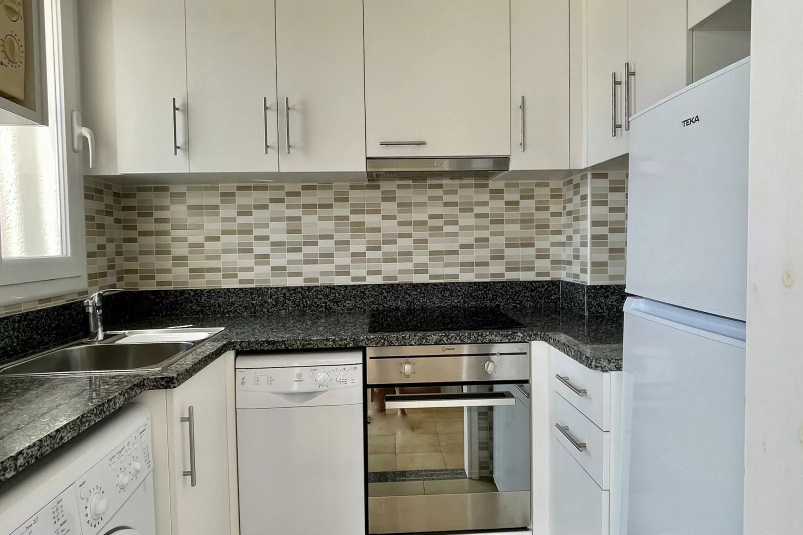 APARTAMENT ARTS 1-Kitchen