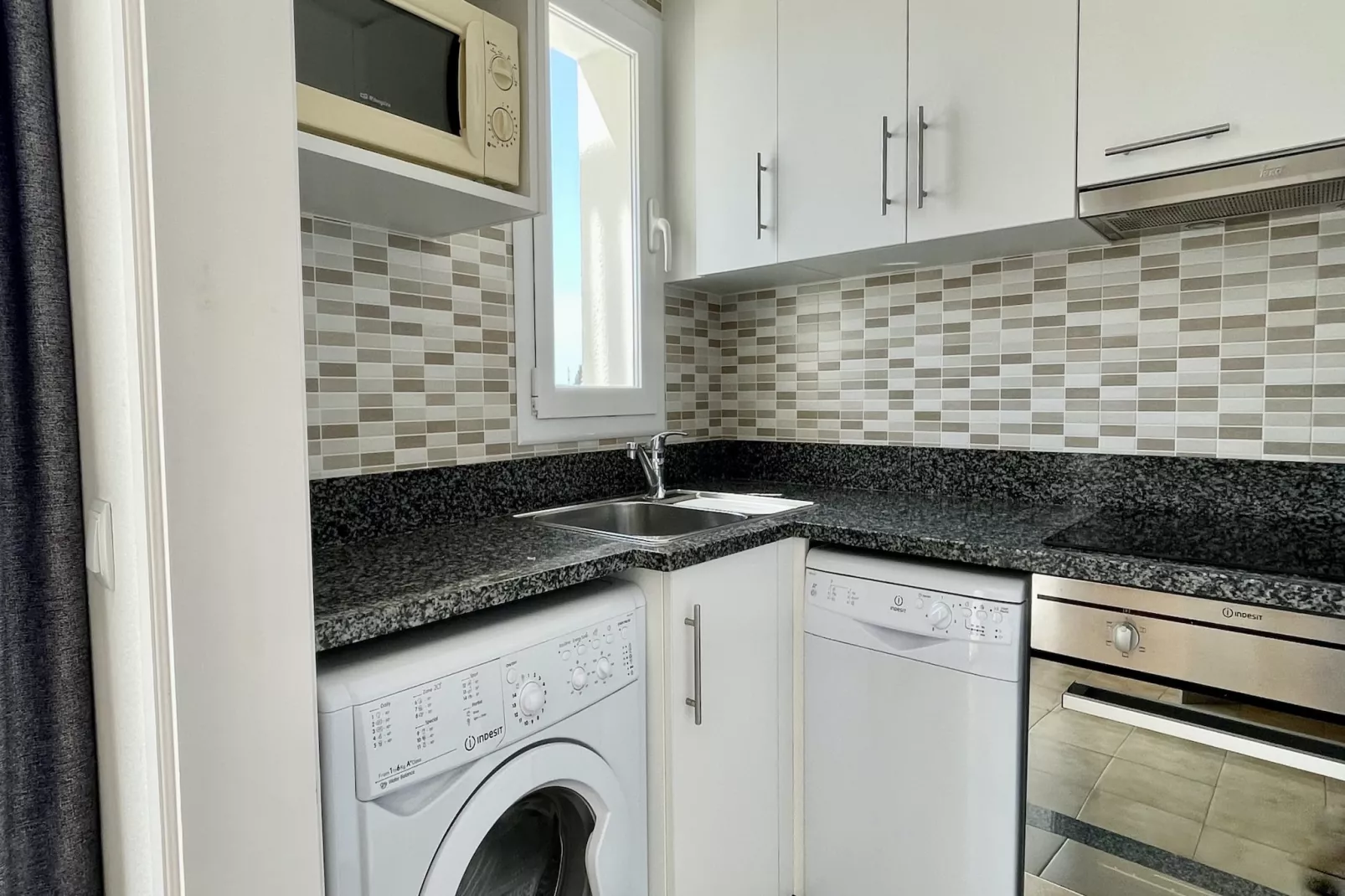 APARTAMENT ARTS 1-Kitchen