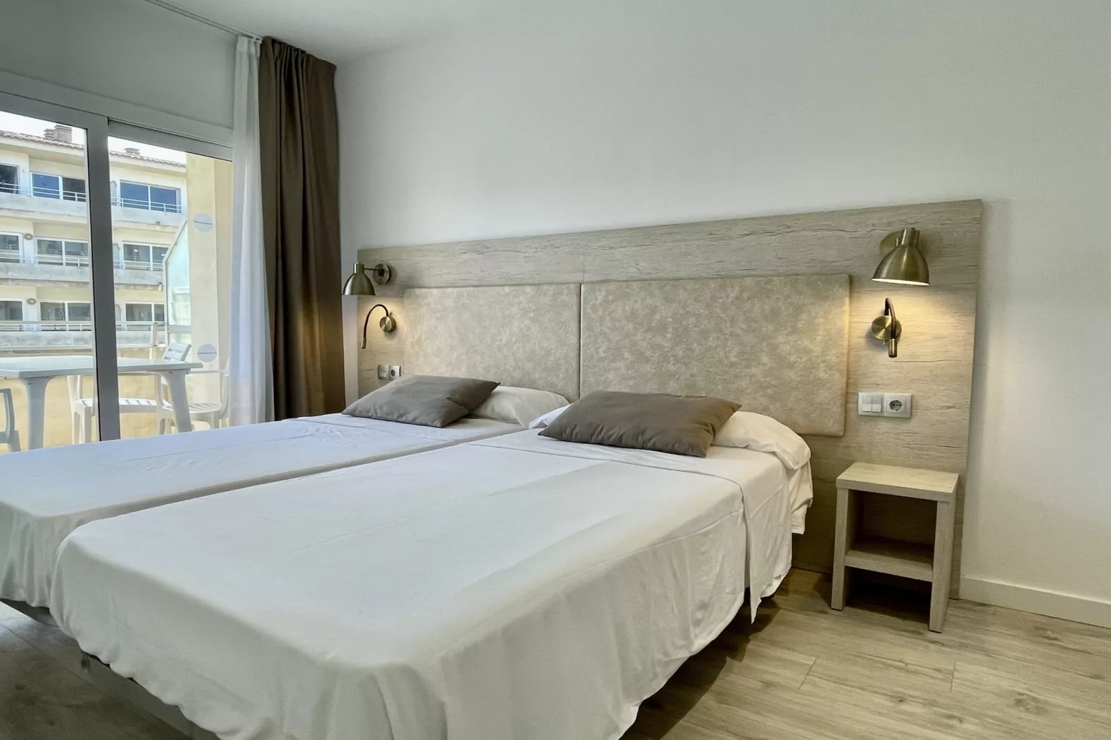FESTASTAR 211-Bedroom