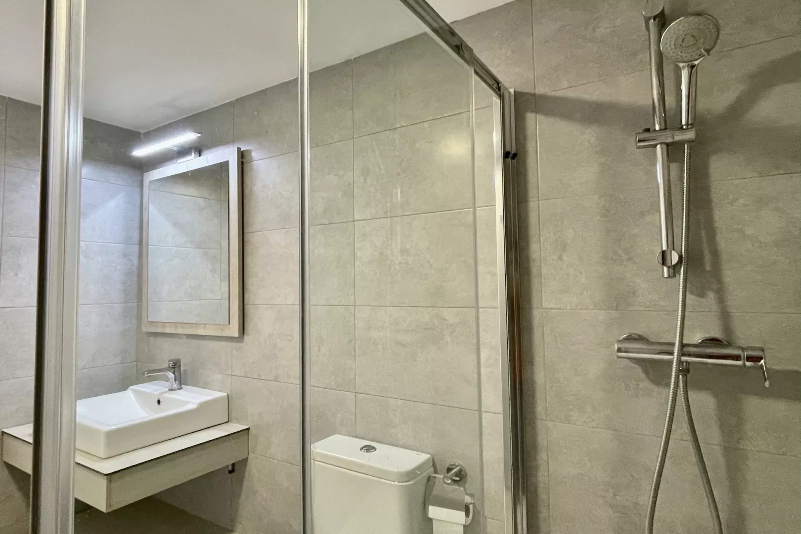 FESTASTAR 211-Bathroom