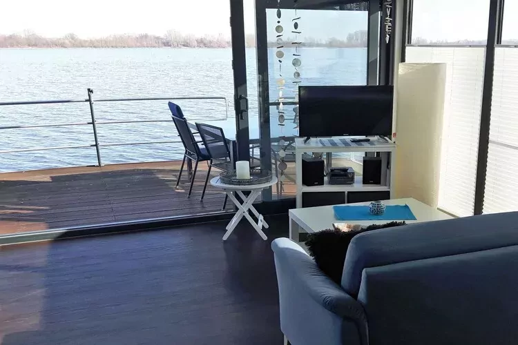 Floating 44 / Boot 7 / 4 Personen-Exterior summer