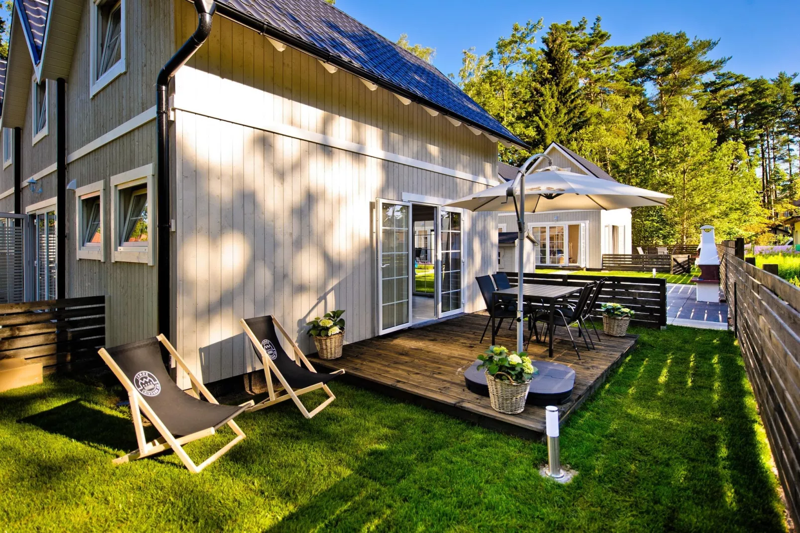 Domki na Brackiej Pobierowo - PREMIUM dla max 4 os-Gardens summer