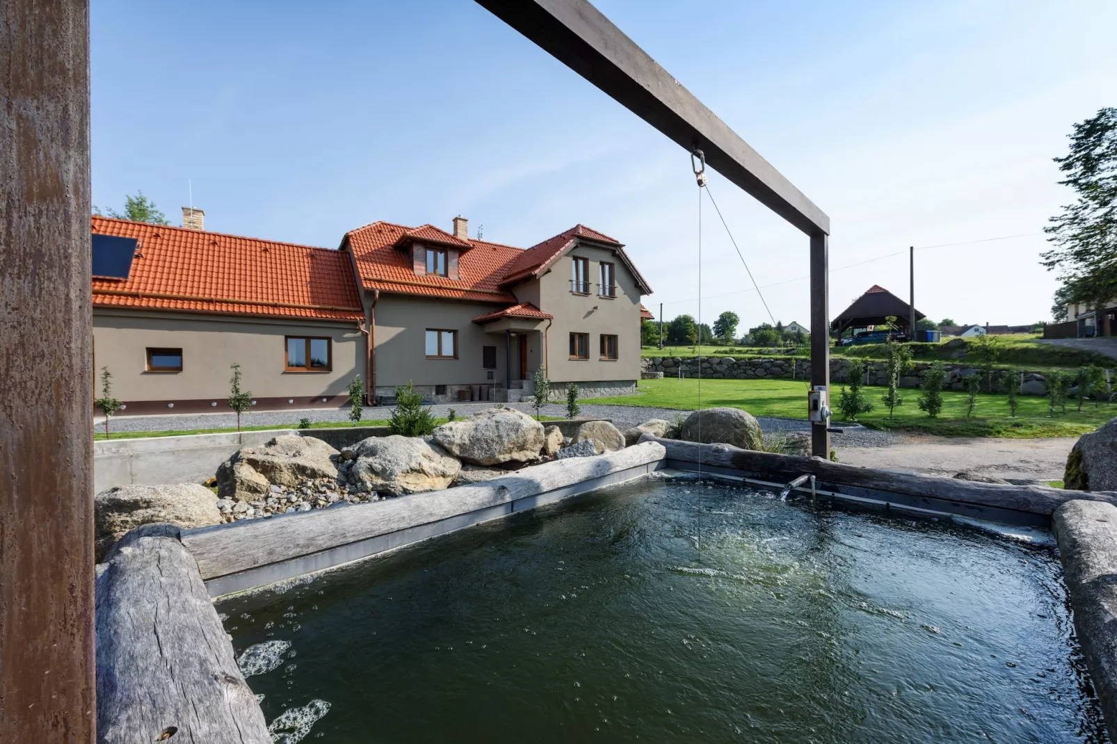 Orlík JVNS100-Exterior summer