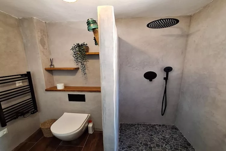 Cerro de la Cruz-Bathroom