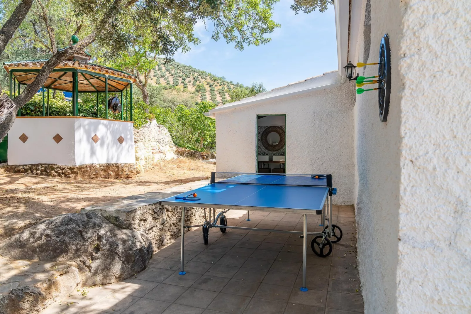 Cerro de la Cruz-Facilities