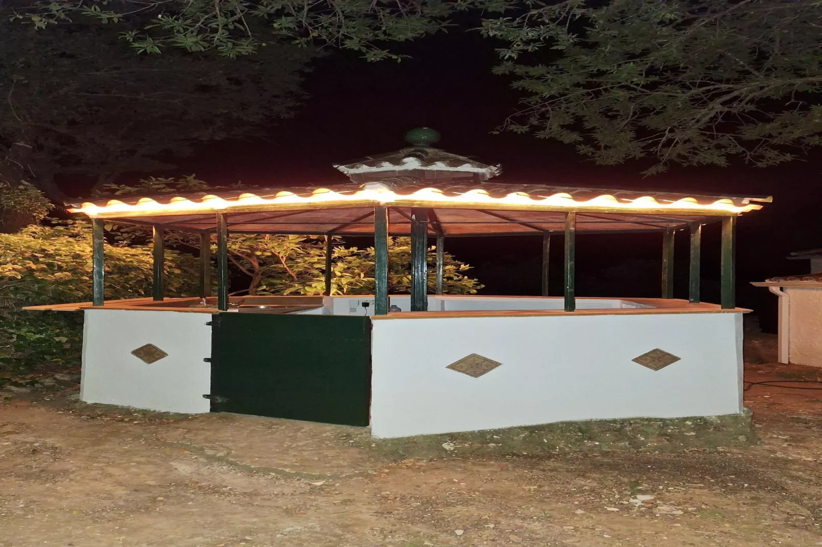 Cerro de la Cruz-Facilities