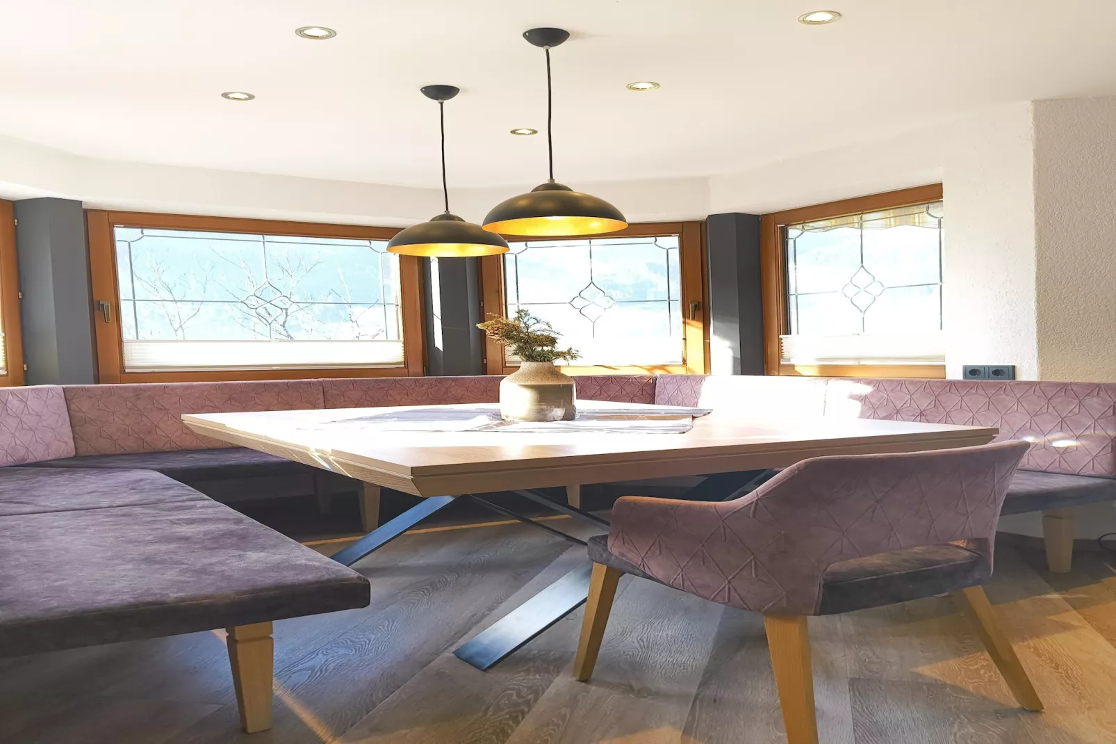 Exklusive Ferienwohnung mit Whirlpool-Esszimmer