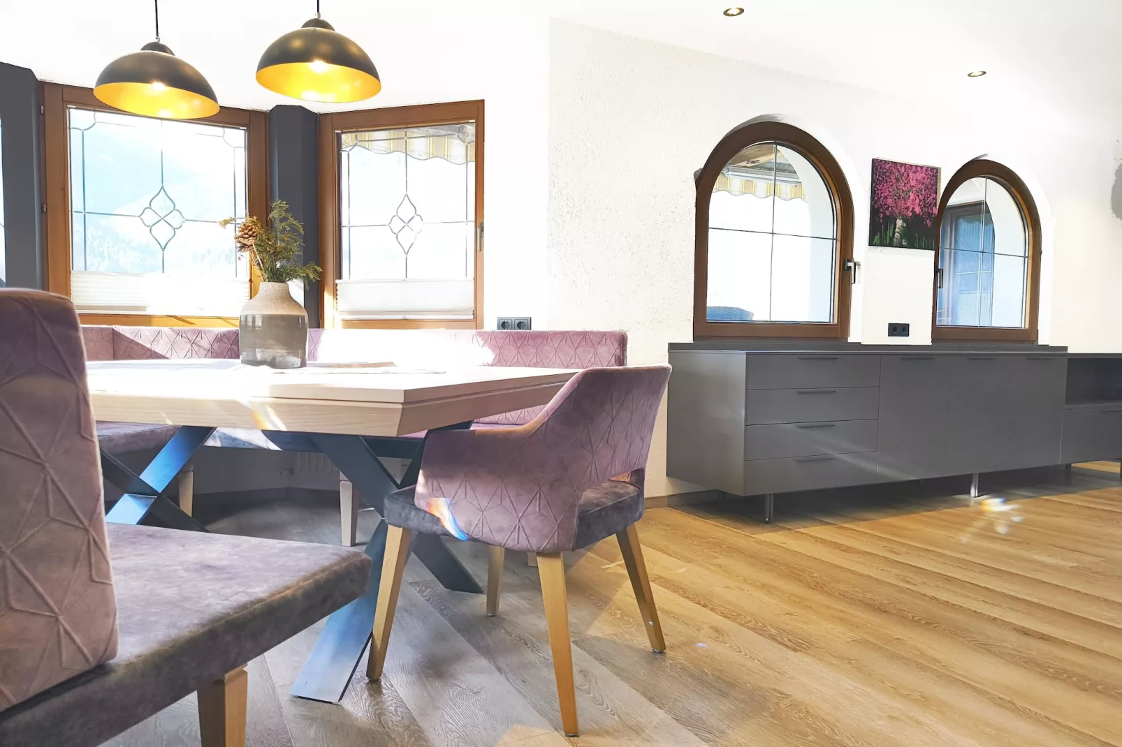 Exklusive Ferienwohnung mit Whirlpool-Esszimmer