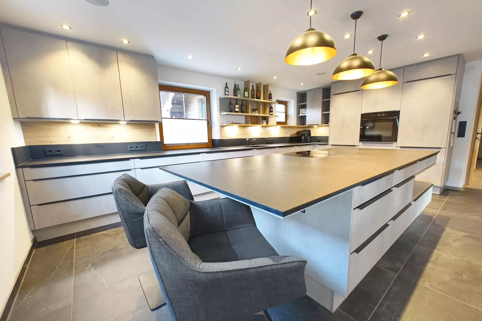 Exklusive Ferienwohnung mit Whirlpool-Küche