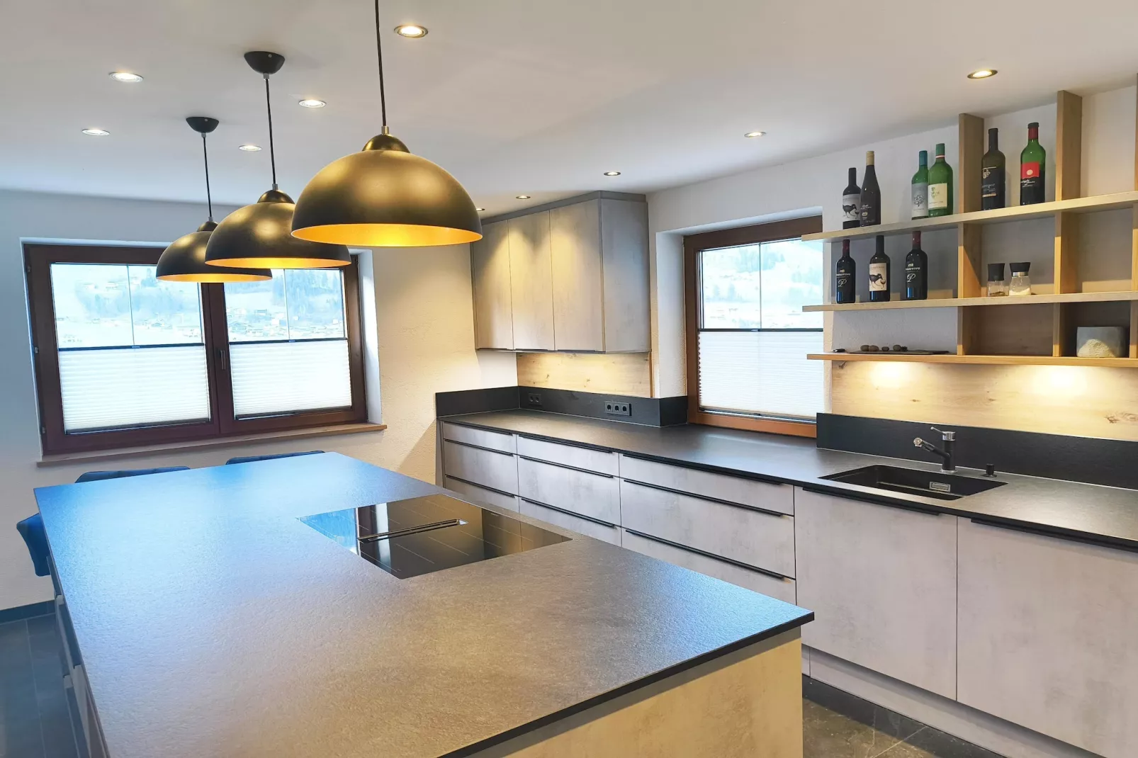 Exklusive Ferienwohnung mit Whirlpool-Küche