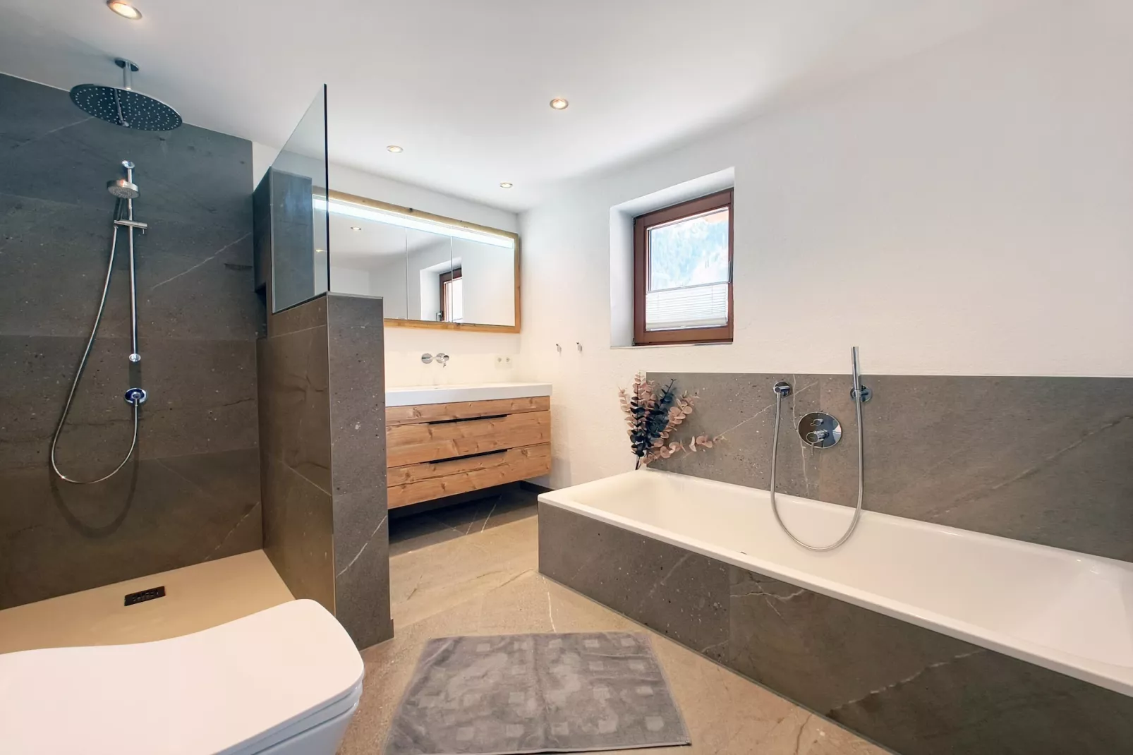 Exklusive Ferienwohnung mit Whirlpool-Badezimmer