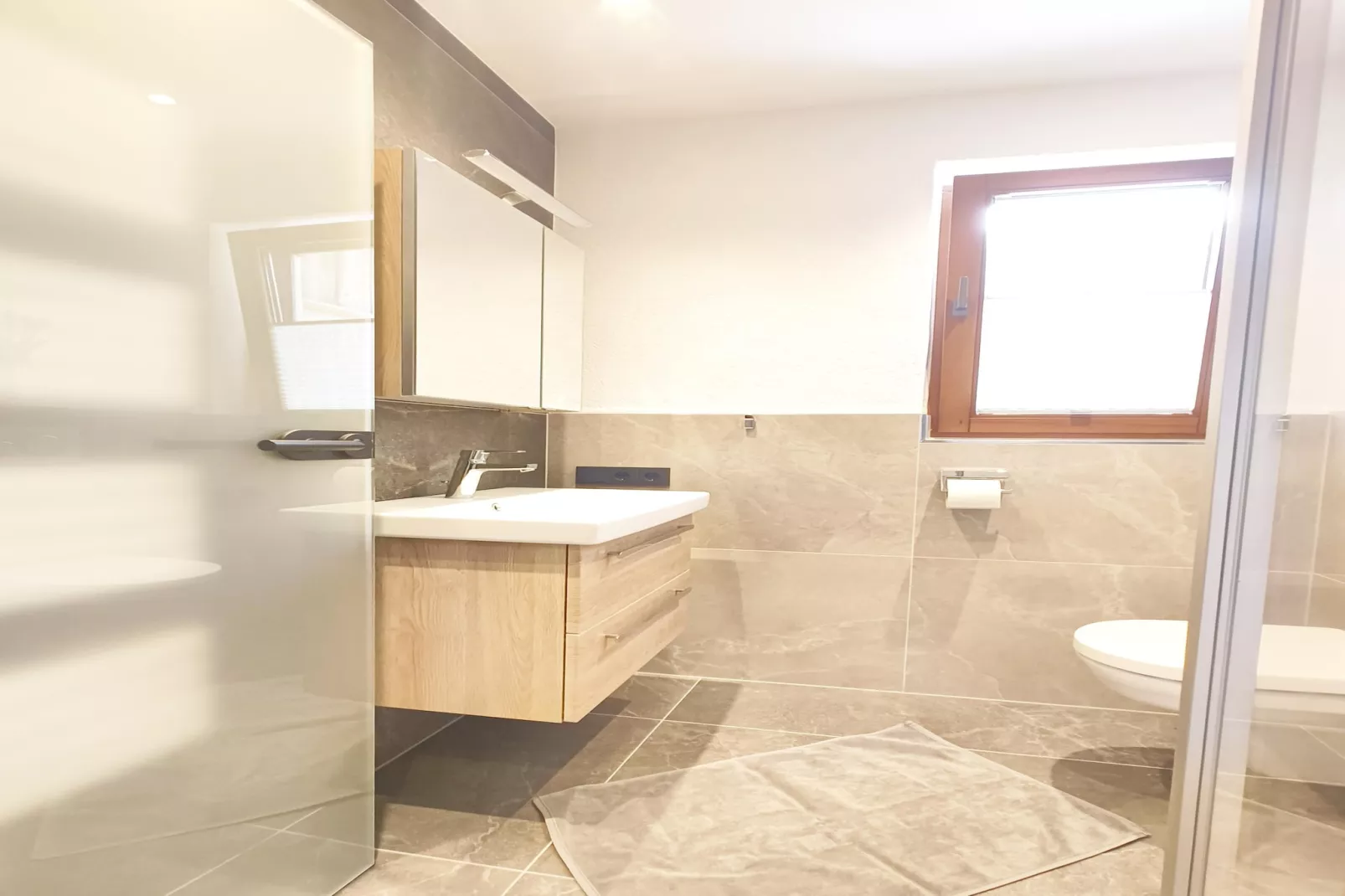 Exklusive Ferienwohnung mit Whirlpool-Badezimmer