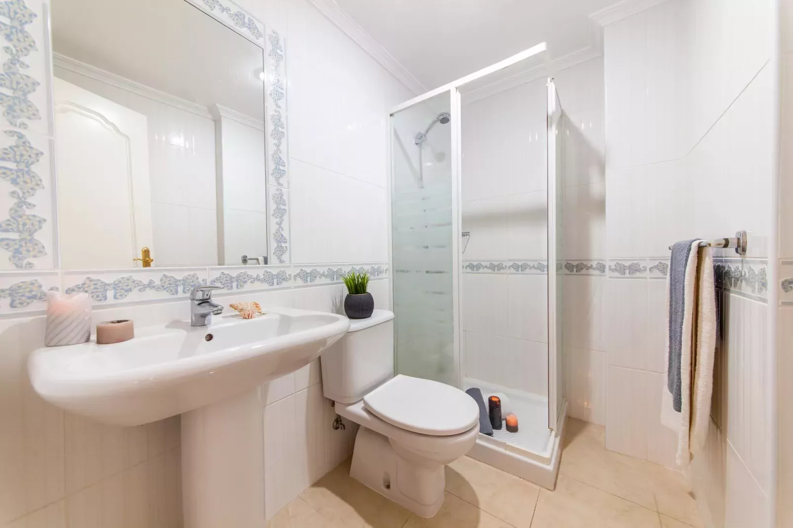 Apartment Santa Monica-Bathroom