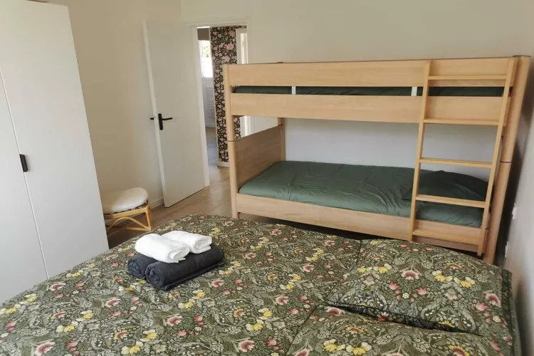 Pretty house facing the sea-Bedroom