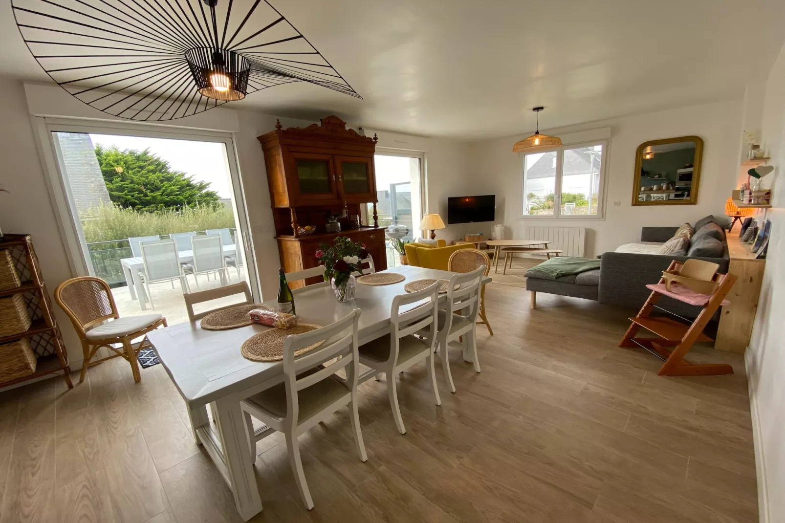Pretty house facing the sea-Living room