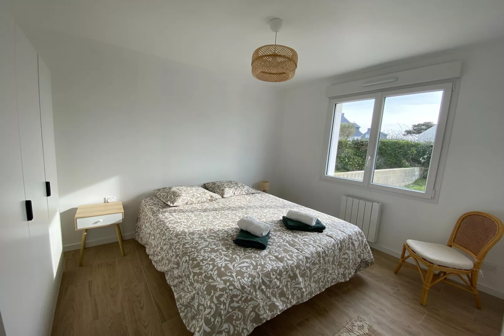 Pretty house facing the sea-Bedroom