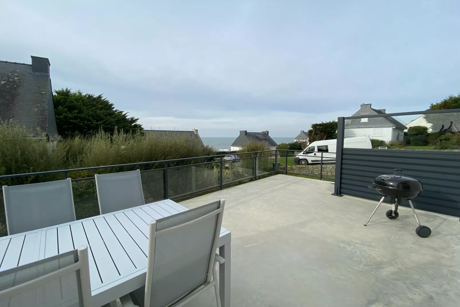 Pretty house facing the sea-Terrace balcony