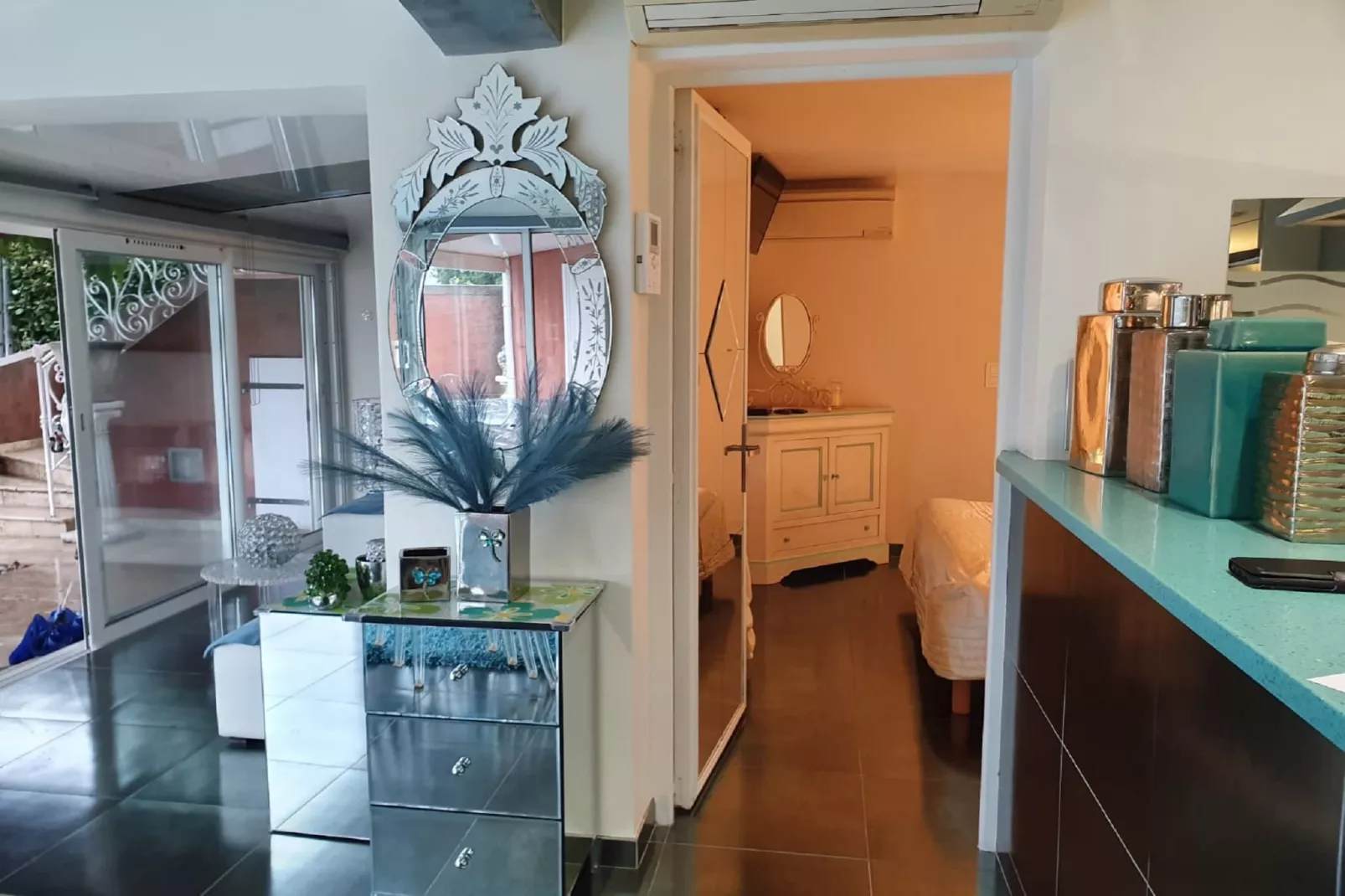 Le Petit Jardin-Living room