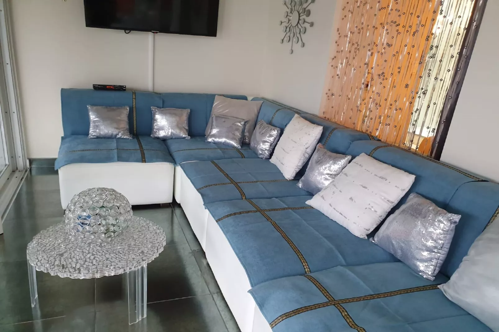 Le Petit Jardin-Living room