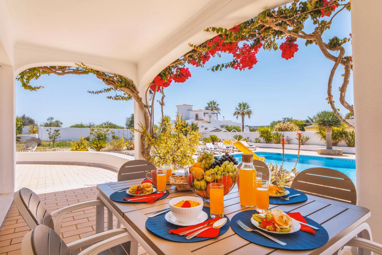 Villa Serena-Dining room