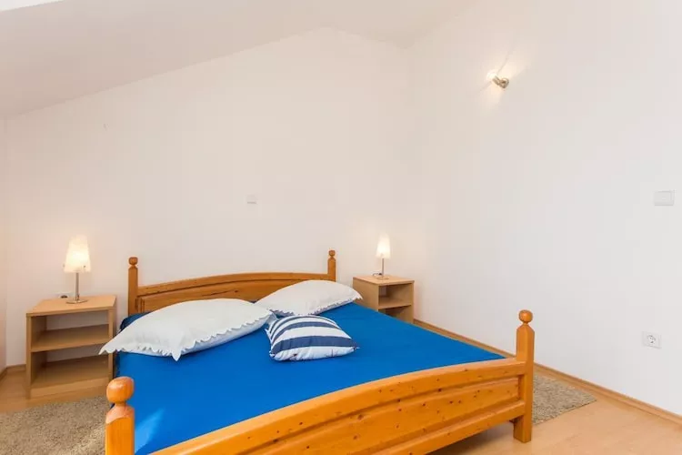 Apartments Villa Maslina - Two Bedroom Apartment with Terrace and Garden View-Bedroom