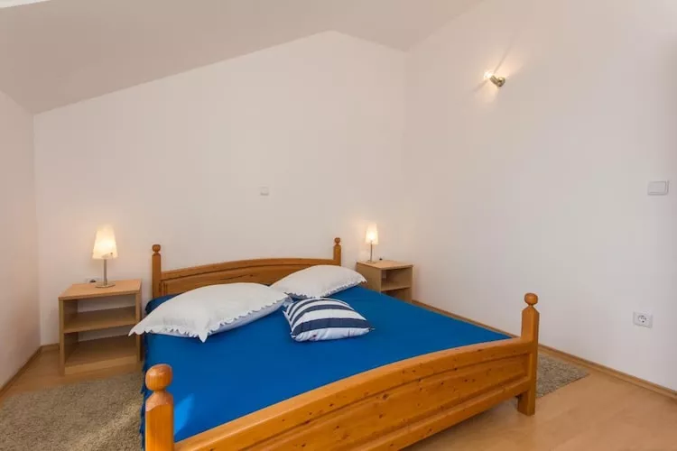 Apartments Villa Maslina - Two Bedroom Apartment with Terrace and Garden View-Bedroom