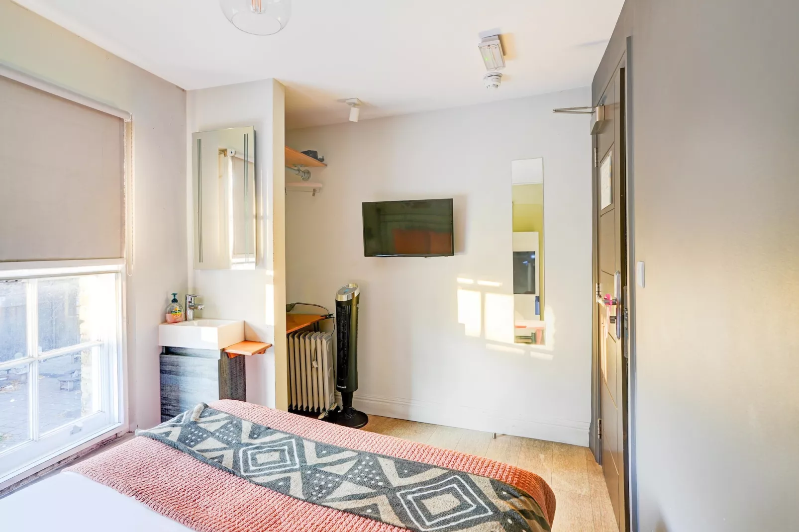 Standard Double  Peckham Rooms Hotel-Bedroom