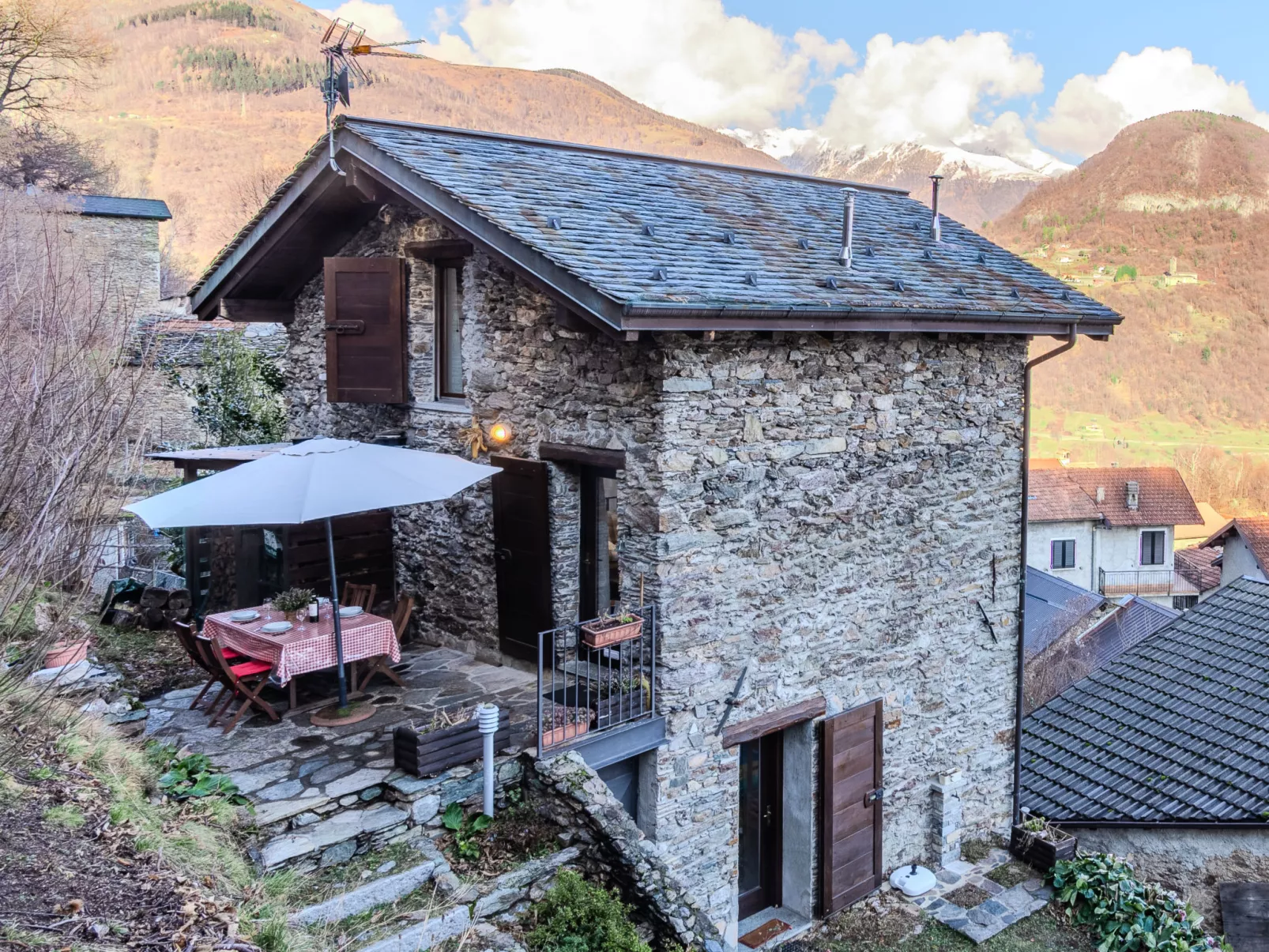 Il Nibbio-Outside