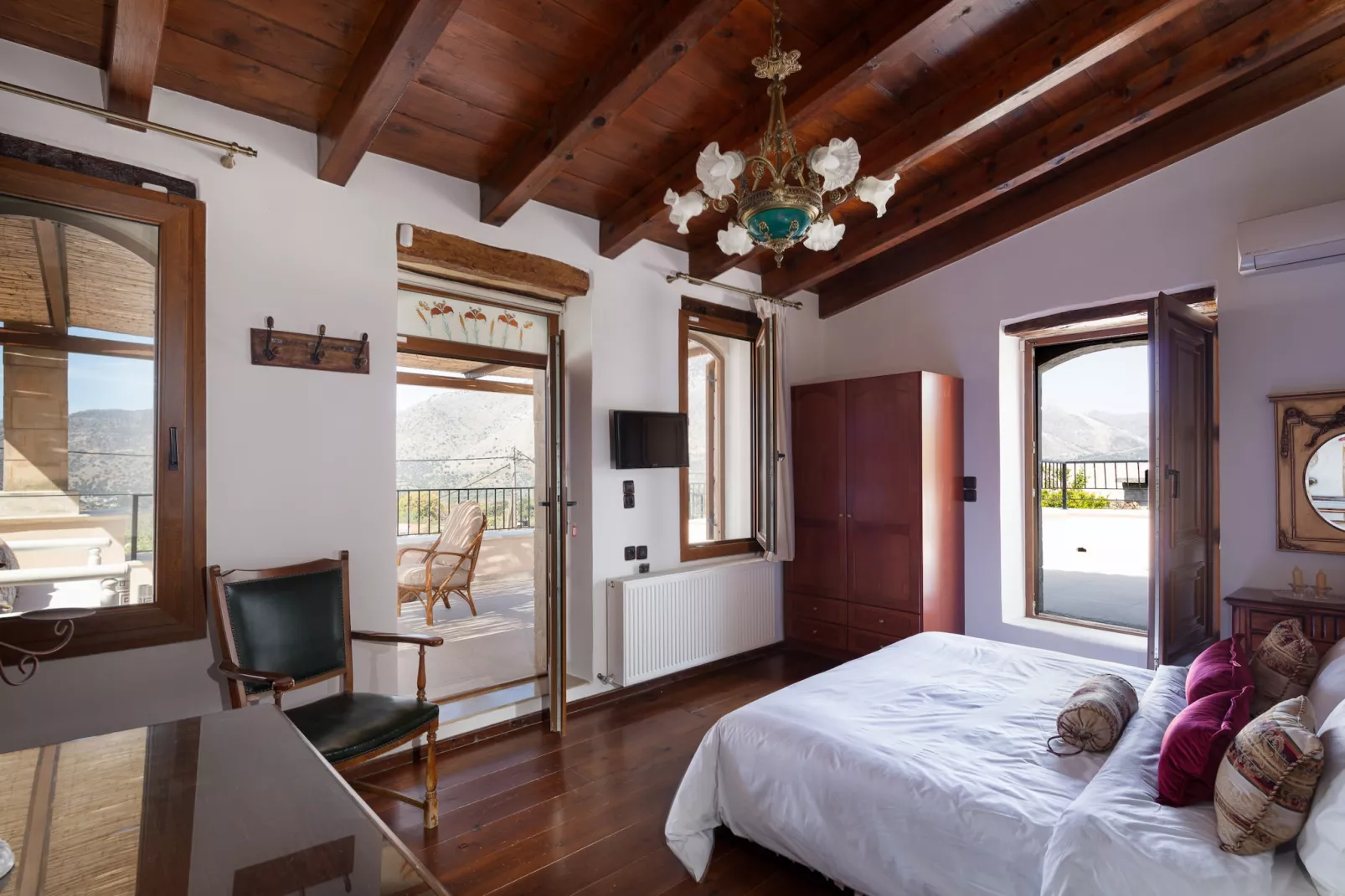 Captain's Hyatt-Bedroom