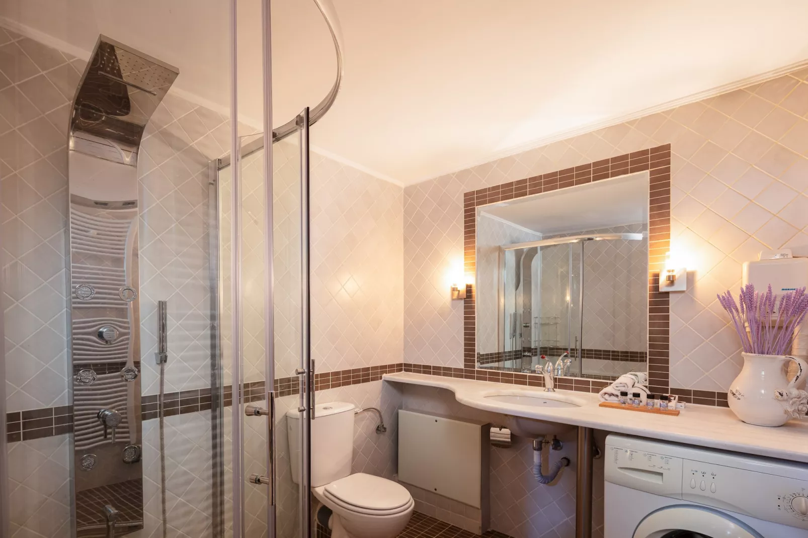 Captain's Hyatt-Bathroom