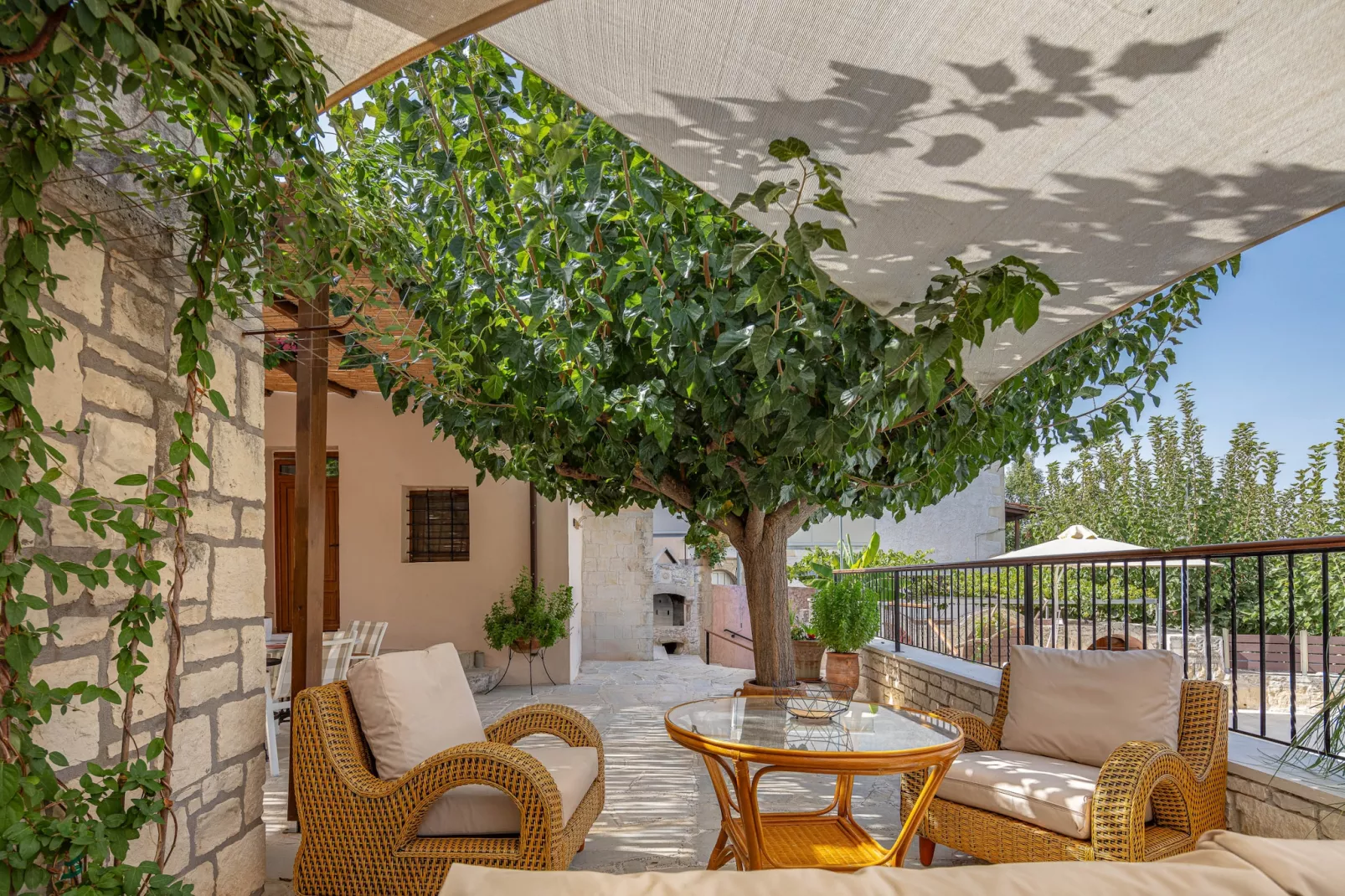 Captain's Hyatt-Terrace
