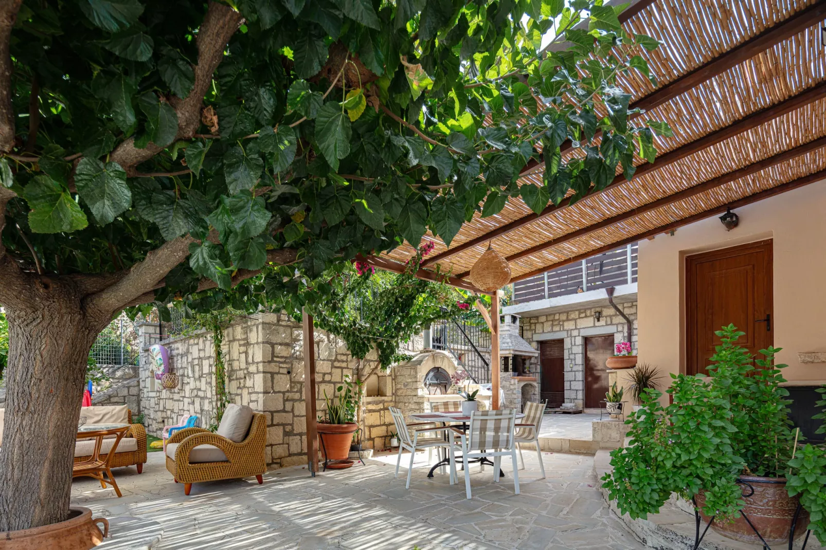 Captain's Hyatt-Terrace