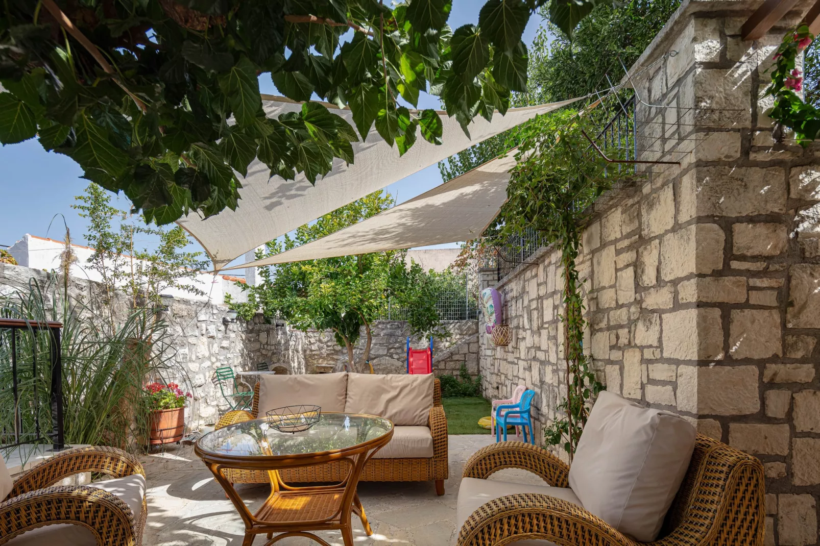Captain's Hyatt-Terrace