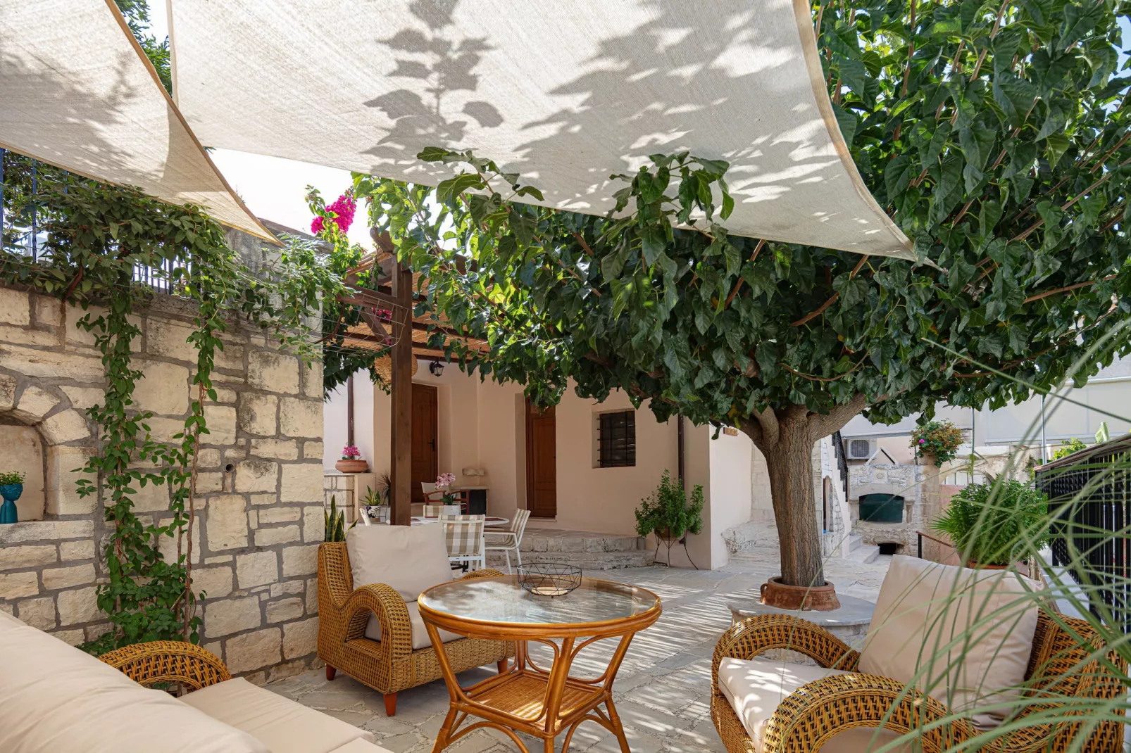 Captain's Hyatt-Terrace