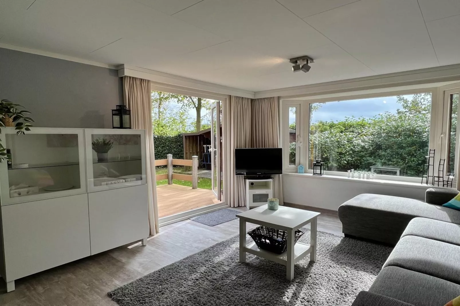 Campanula 208-Living room
