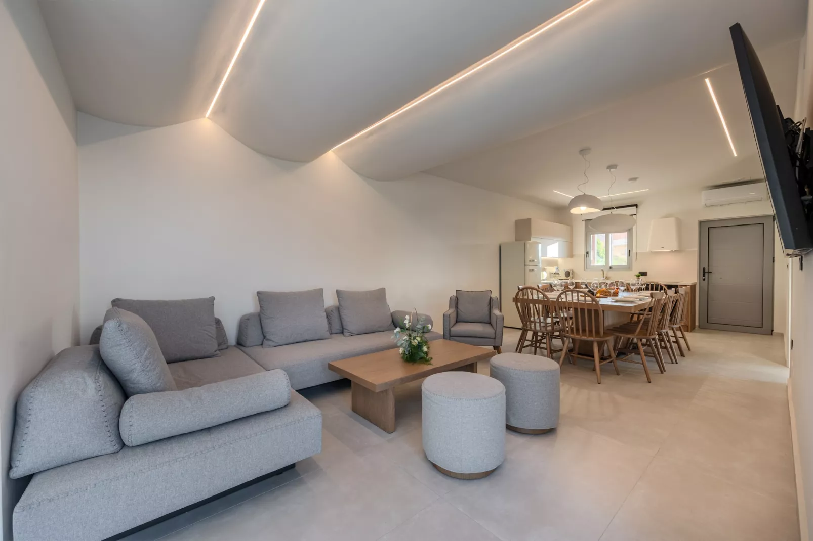 ArtCotel Luxury Villa-Living room