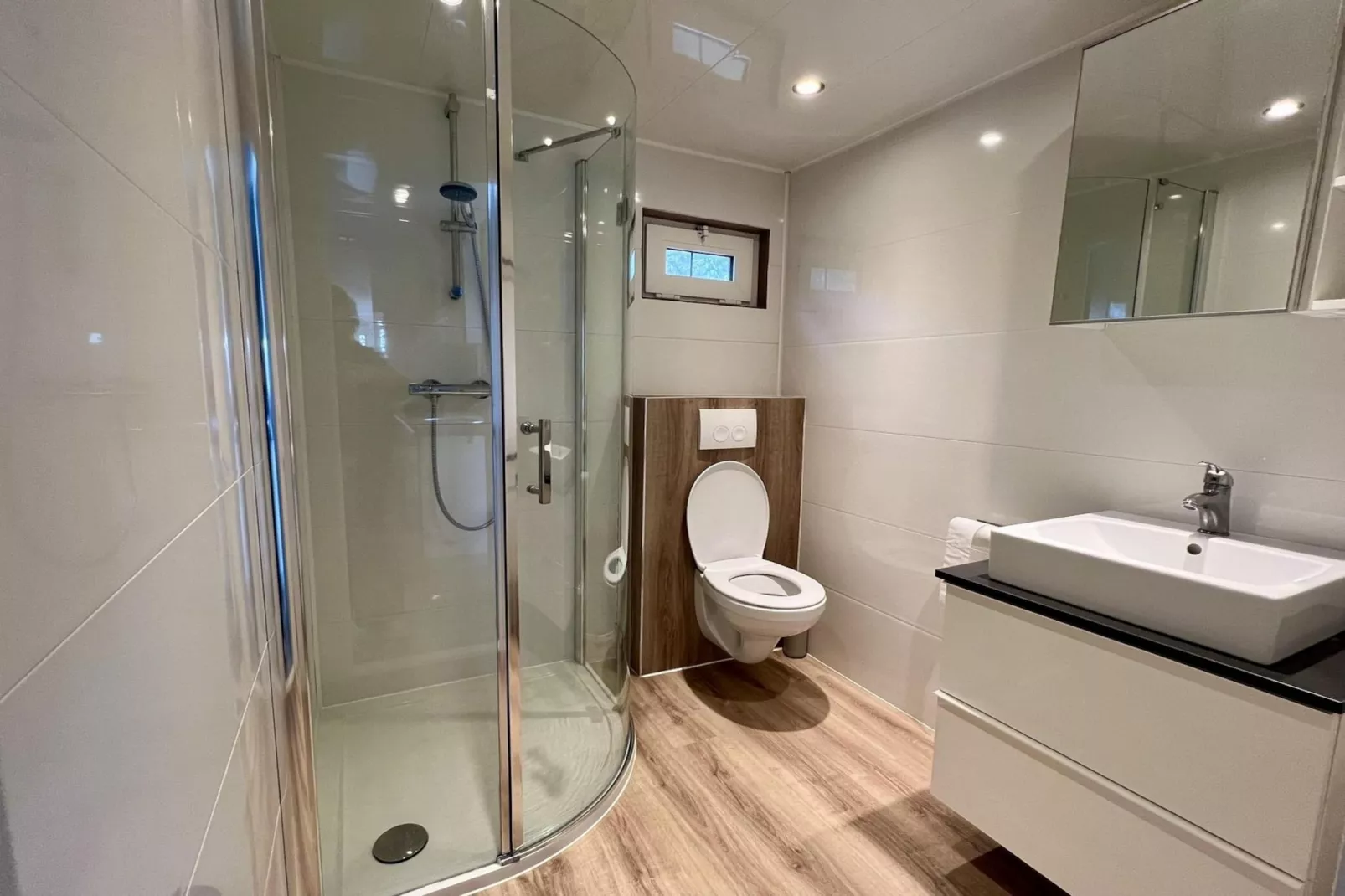Campanula 208-Bathroom