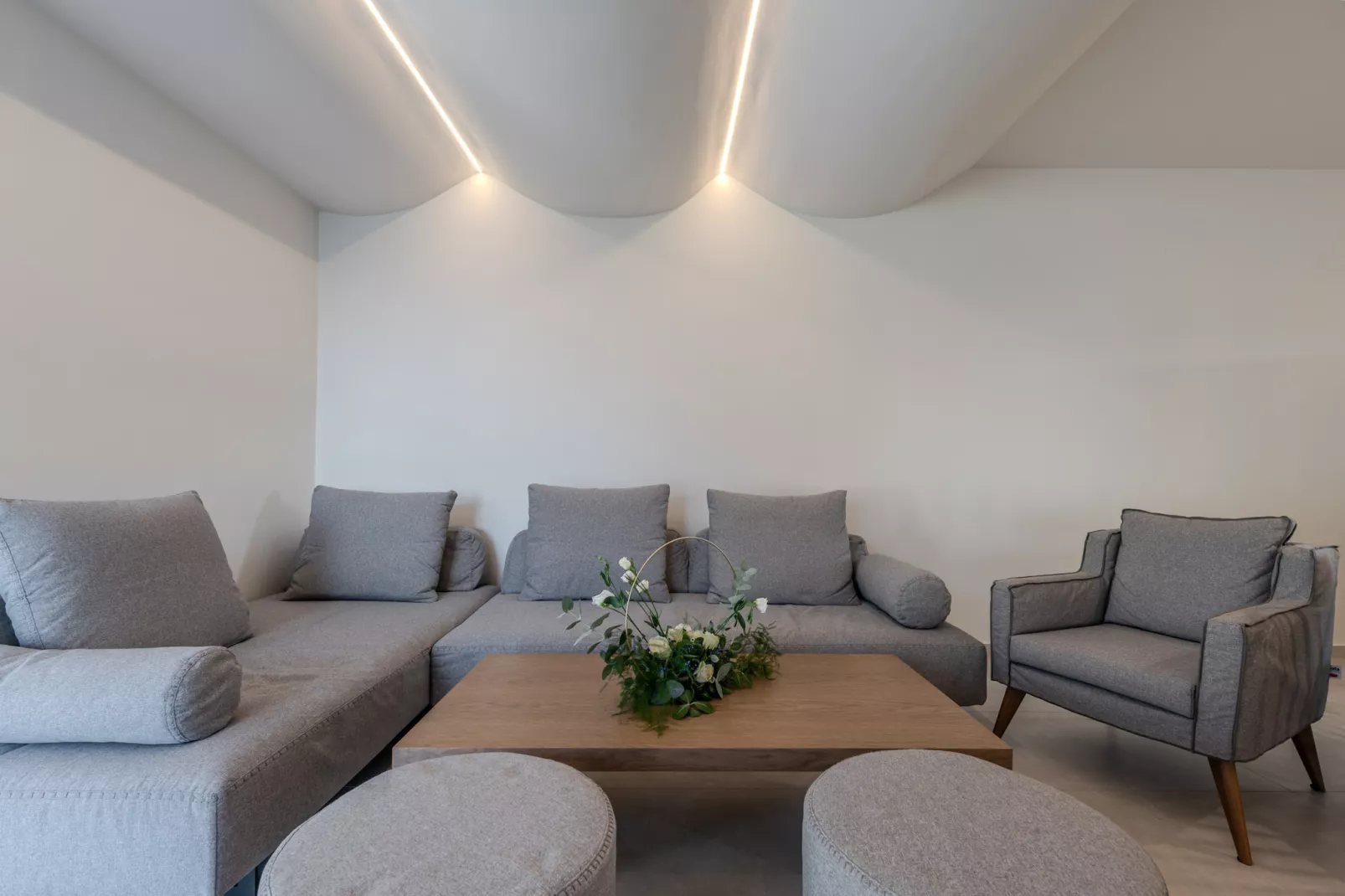 ArtCotel Luxury Villa-Living room