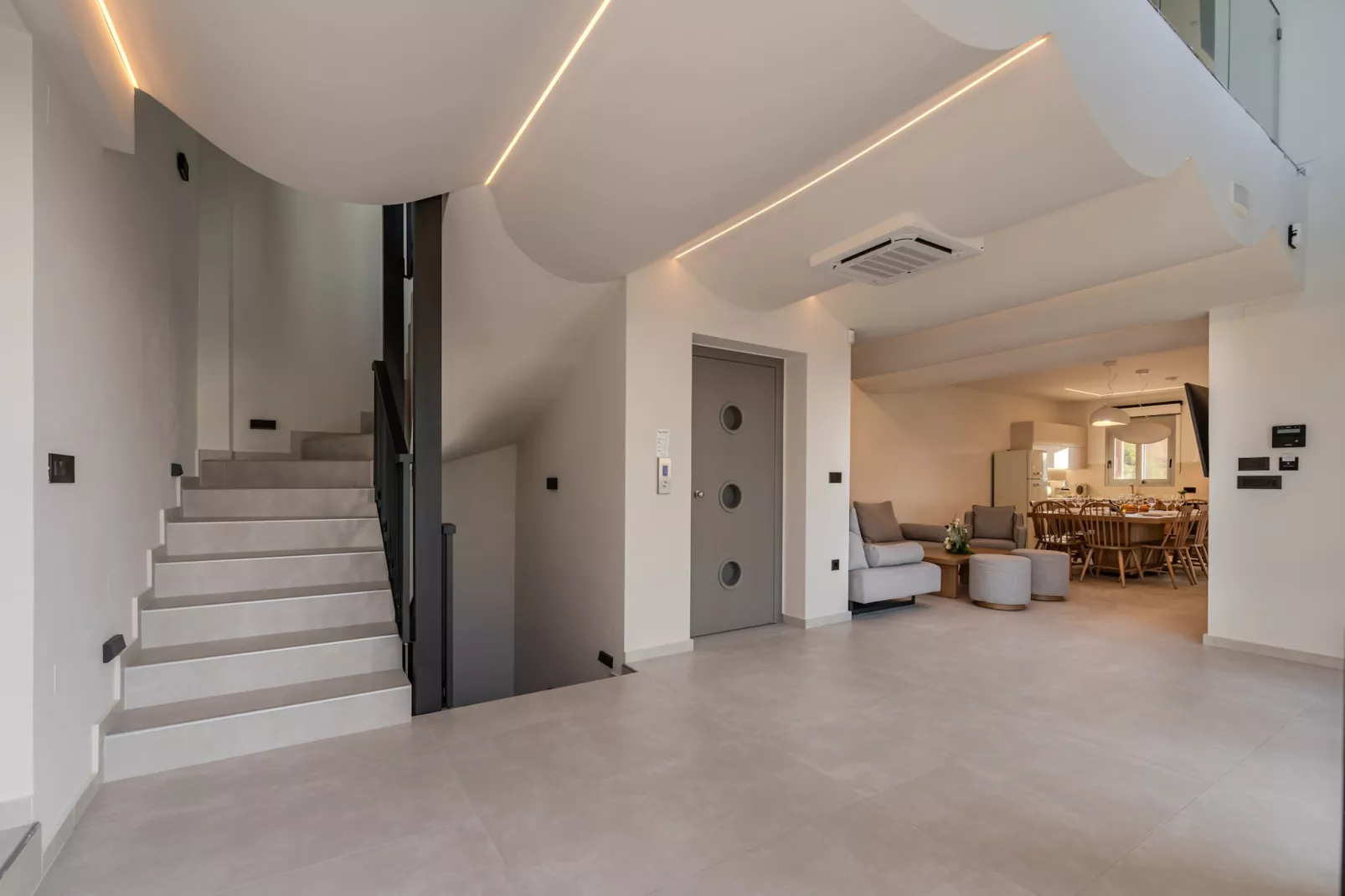 ArtCotel Luxury Villa-Landing